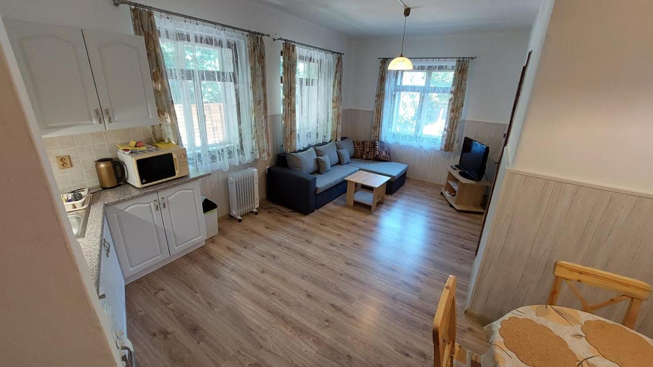 Ubytovani Pod Hradbami Nové Město nad Metují Exterior foto